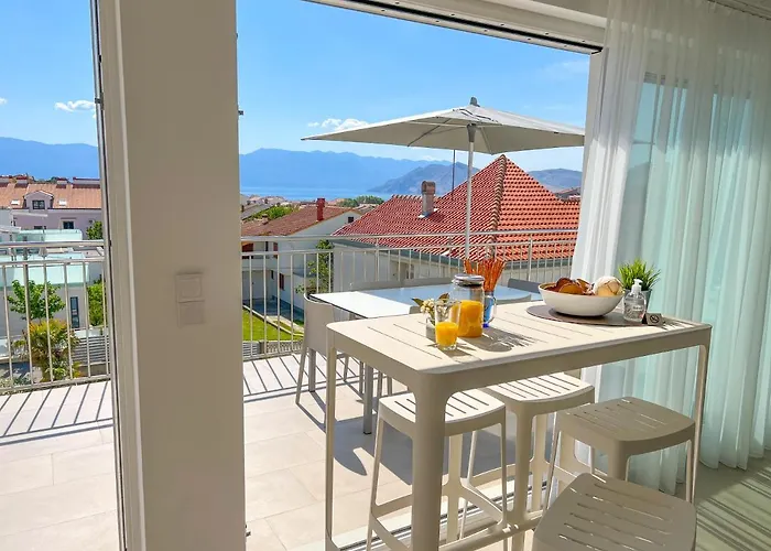 Apartment Baska, Exklusive Mit Poolarea In Baska, Krk - Kroatien