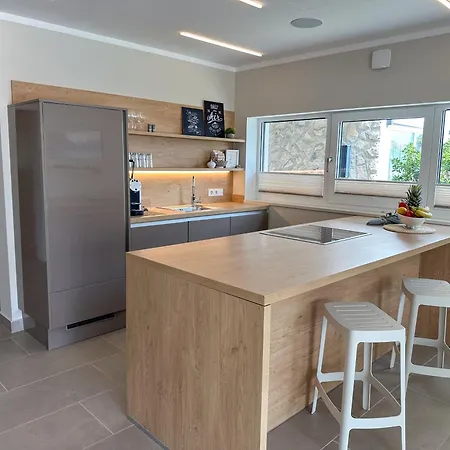 Apartment Baska, Exklusive Mit Poolarea In Baska, Krk - Kroatien