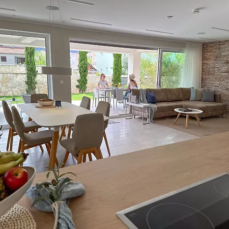 Apartment Baska, Exklusive Mit Poolarea In Baska, Krk - Kroatien